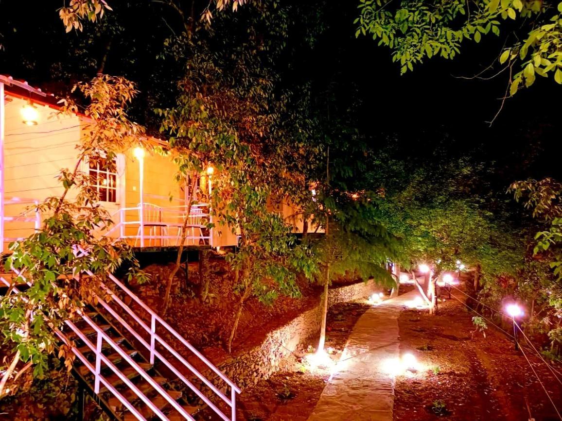 Aaroham Resort, Shimla Exteriör bild